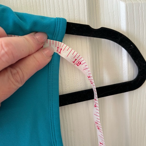 North face ladies sleeveless vapor wick top. Med - Picture 7 of 7